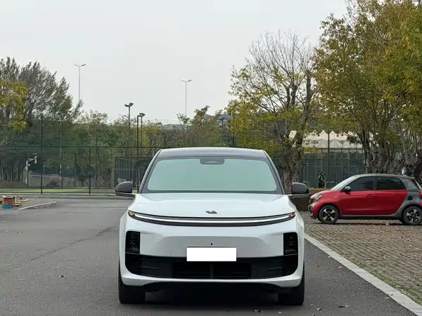 Li Auto L6 2025