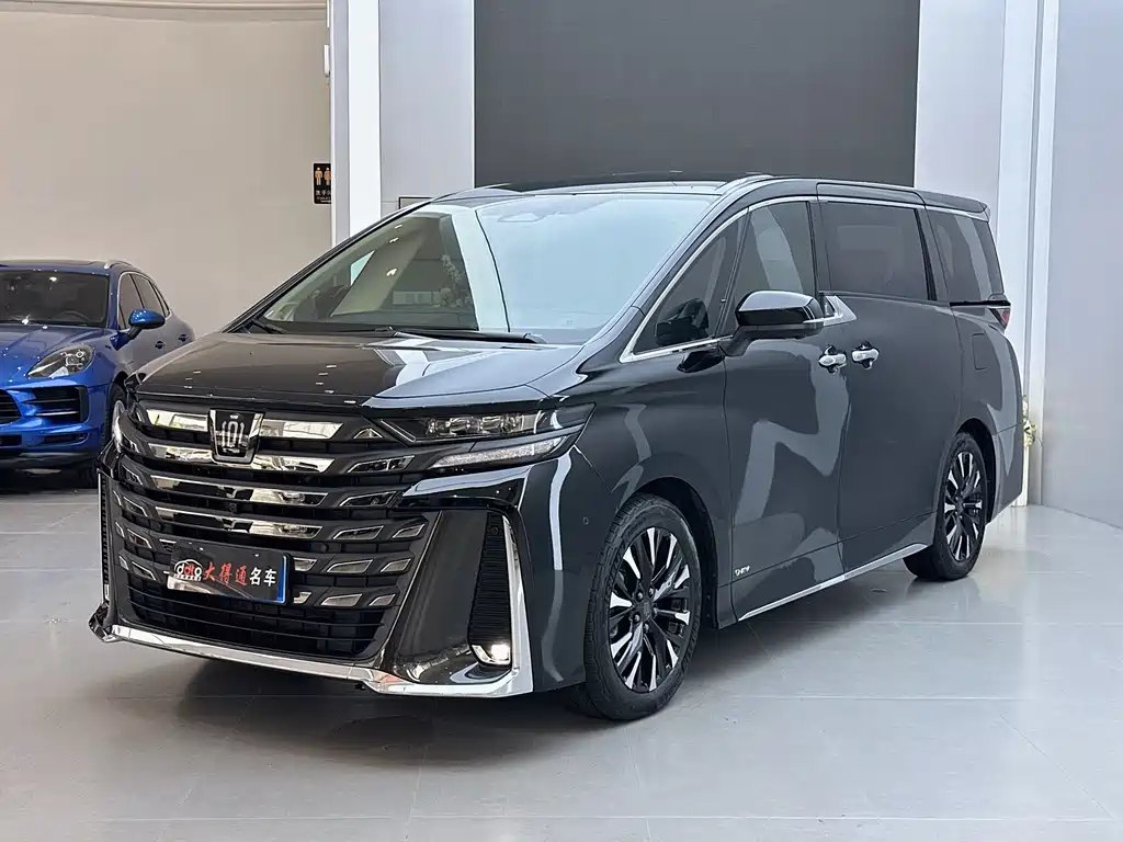 Toyota Vellfire 2024 — фото 1