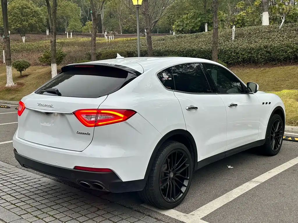 Maserati Levante 2017 — фото 10