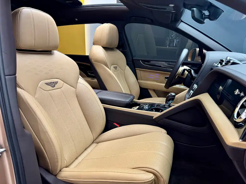 Bentley Bentayga 2023 — фото 13