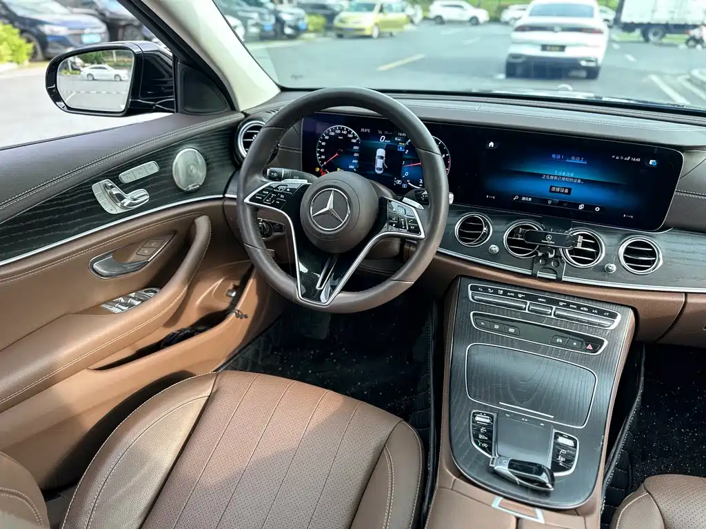 Mercedes-Benz E-Class 2023 — фото 7