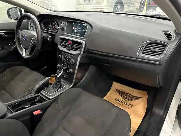 Volvo V40 2016