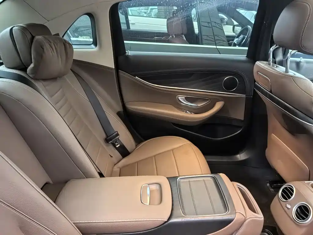 Mercedes-Benz E-Class 2019 — фото 14