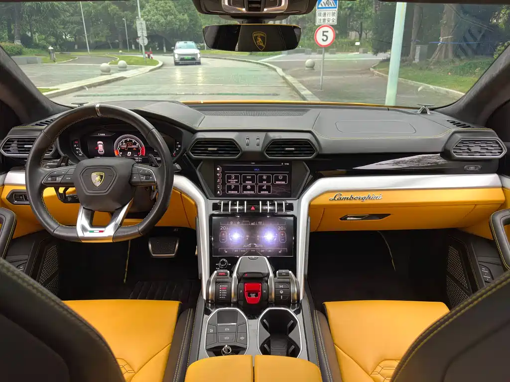 Lamborghini Urus 2019 — фото 17