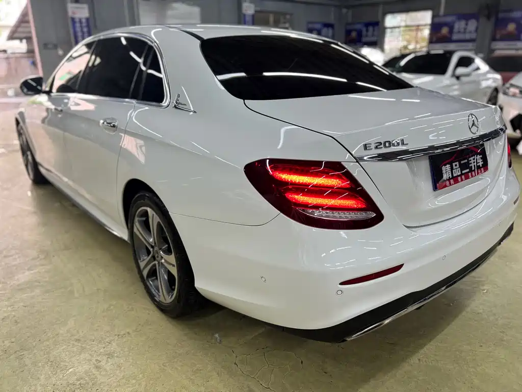 Mercedes-Benz E-Class 2019 — фото 20