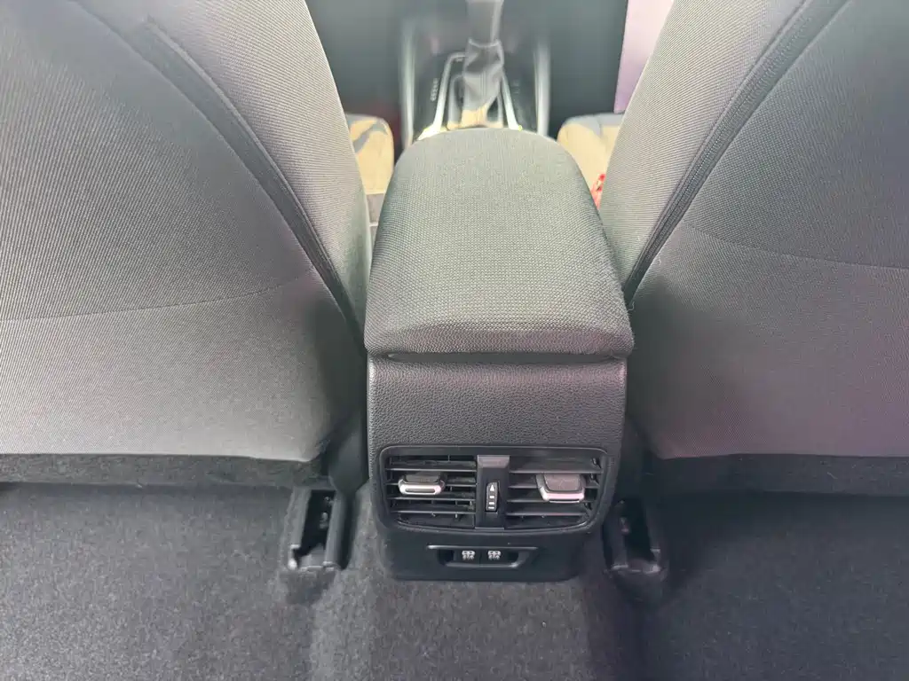 Toyota Corolla 2019 — фото 10