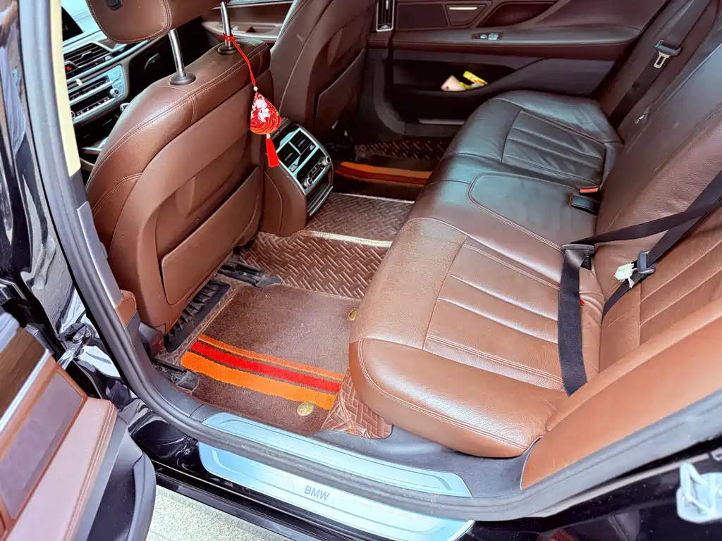 BMW 7 Series 2017 — фото 12