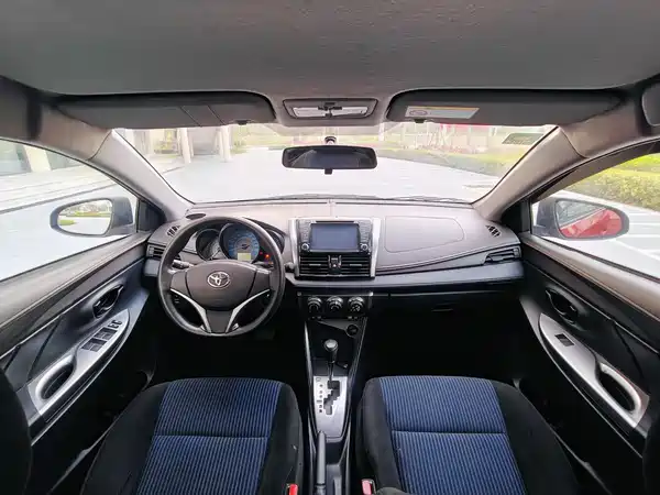 Toyota Yaris L 2014