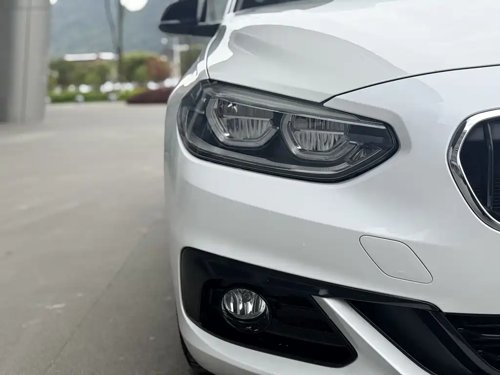 BMW 1 Series 2018 — фото 8