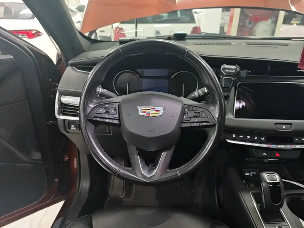 Cadillac XT4 2018 — фото 11