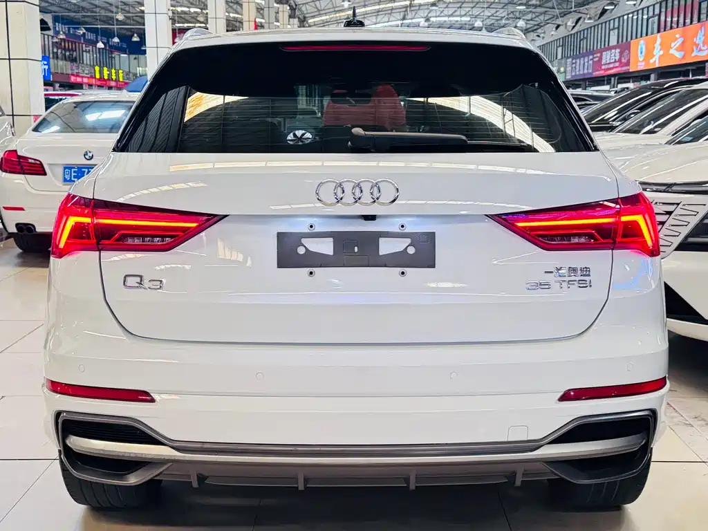 Audi Q3 2022 — фото 12