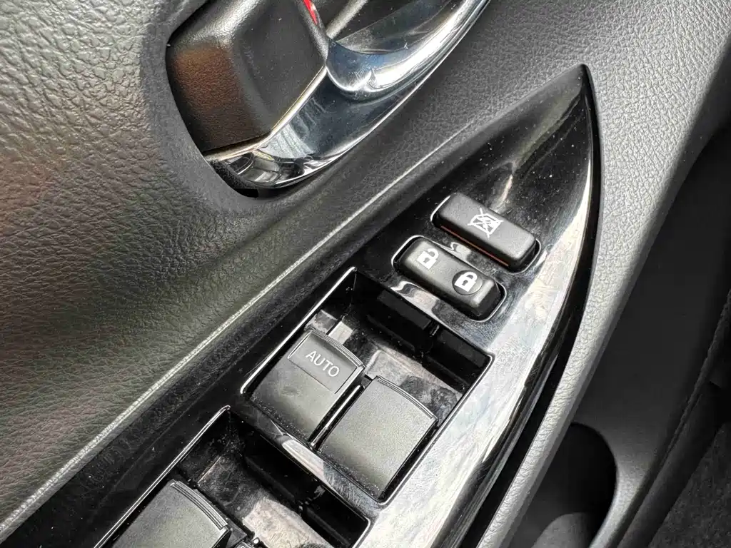 Toyota Yaris L 2022 — фото 16