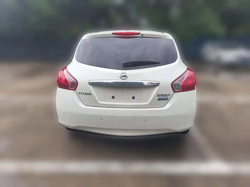 Nissan Tiida 2014 — фото 10