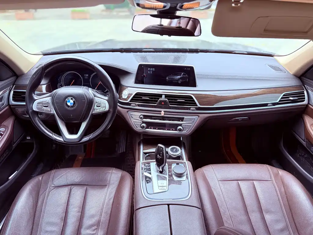 BMW 7 Series 2017 — фото 13