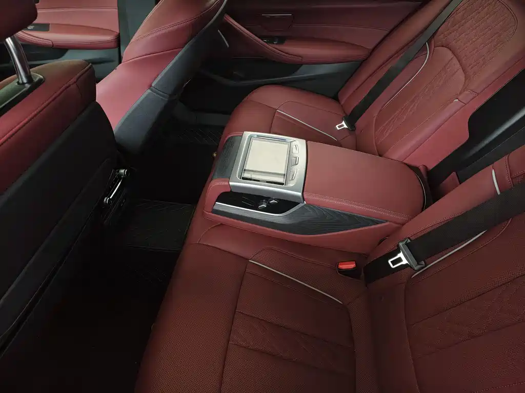 BMW 5 Series 2021 — фото 10