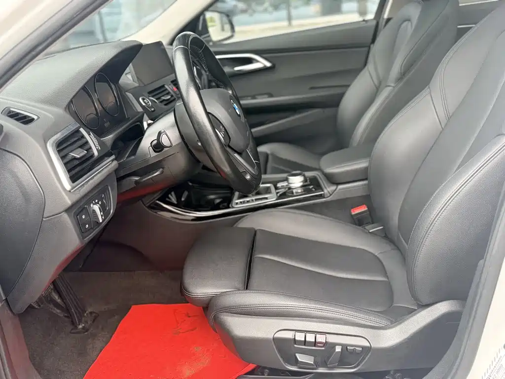 BMW 1 Series 2018 — фото 14