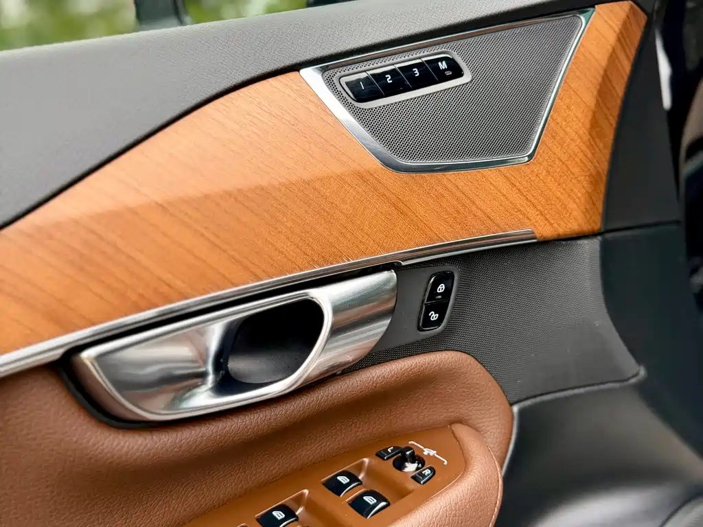 Volvo XC90 2022 — фото 23