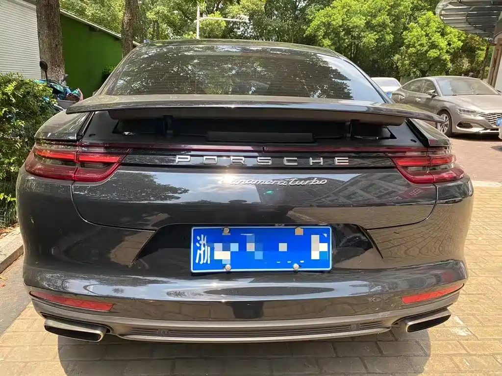 Porsche Panamera 2017 — фото 18