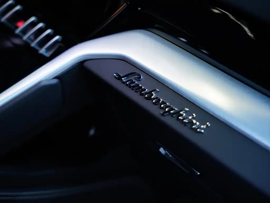 Lamborghini Urus 2020 — фото 39