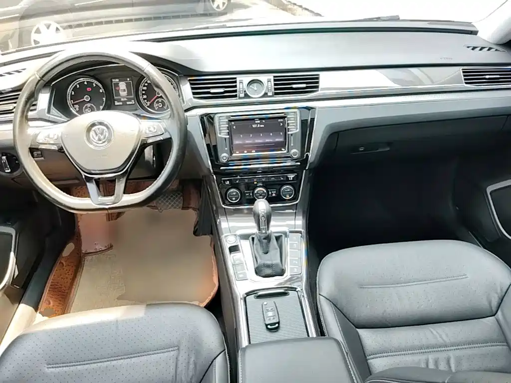 Volkswagen Passat 2017 — фото 10