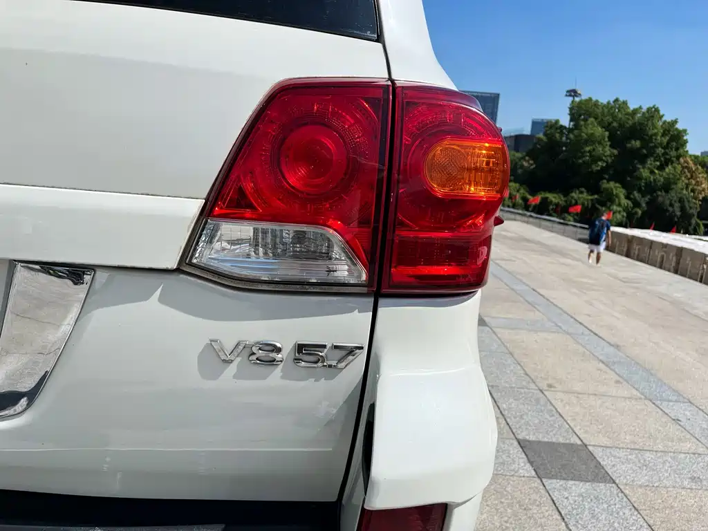 Toyota Land Cruiser 2015 — фото 9