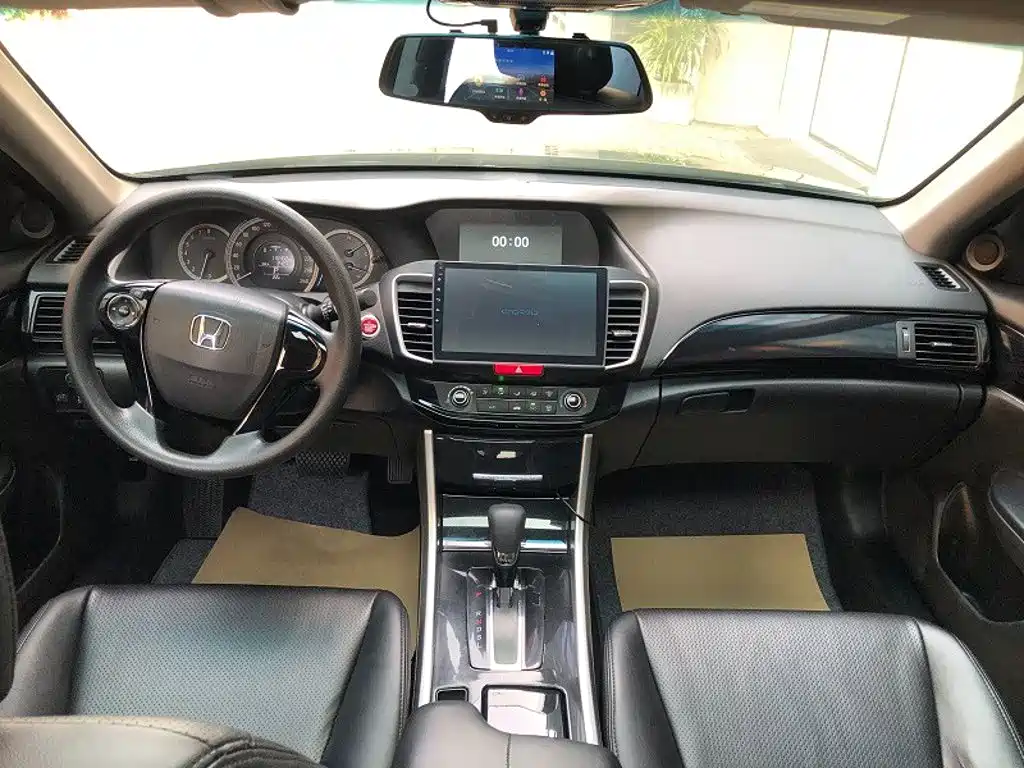 Honda Accord 2018 — фото 6