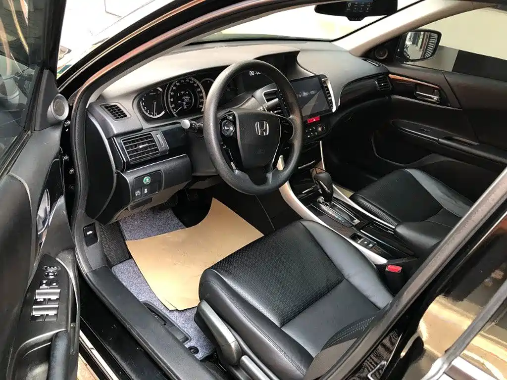 Honda Accord 2018 — фото 7