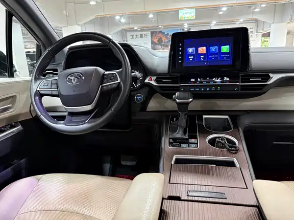 Toyota Sienna 2023