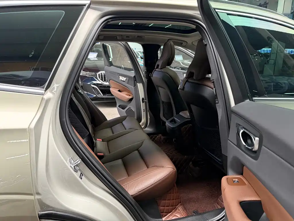Volvo XC60 2020 — фото 16