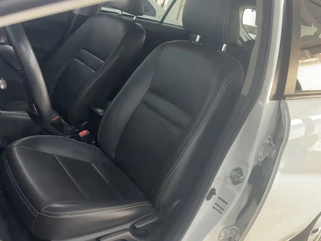 Toyota Yaris L 2022 — фото 10
