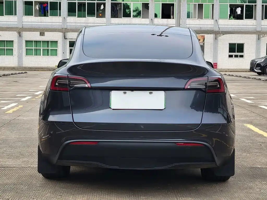 Tesla Model Y 2025 — фото 4