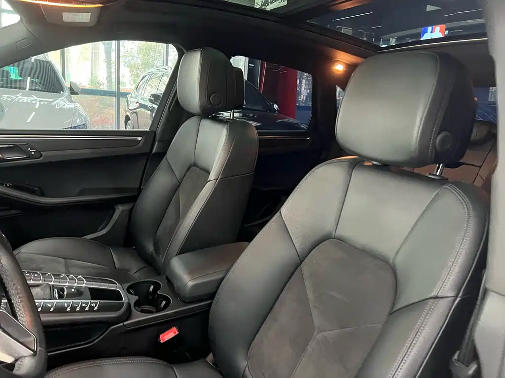 Porsche Macan 2020 — фото 11