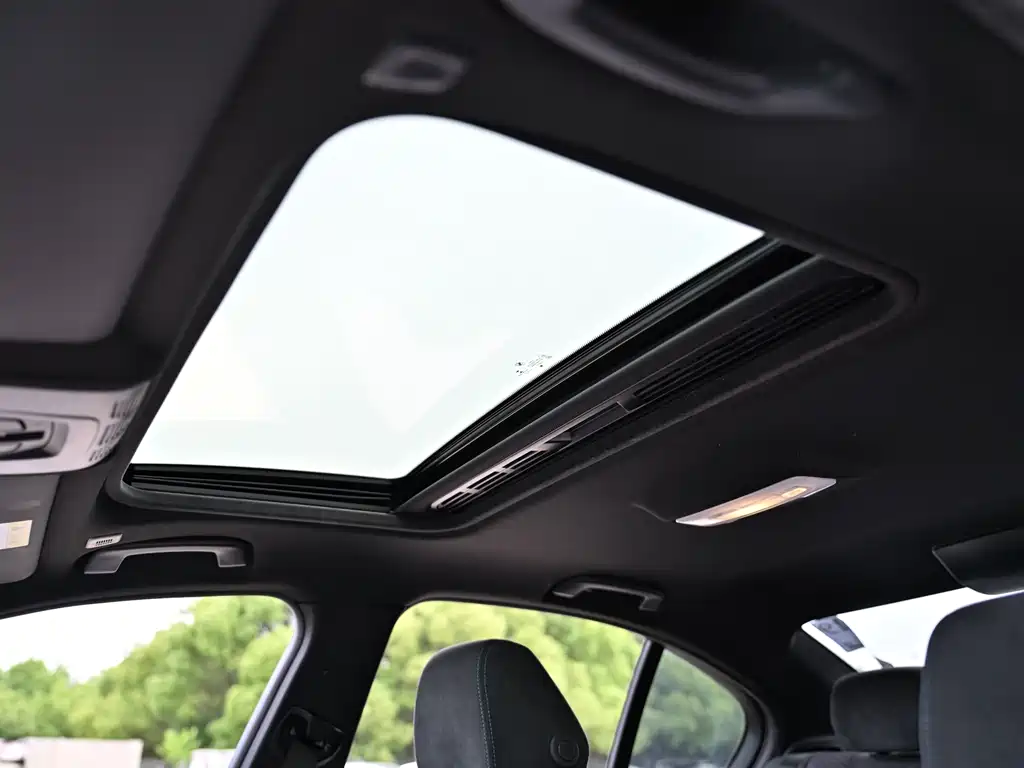 BMW 3 Series 2017 — фото 13