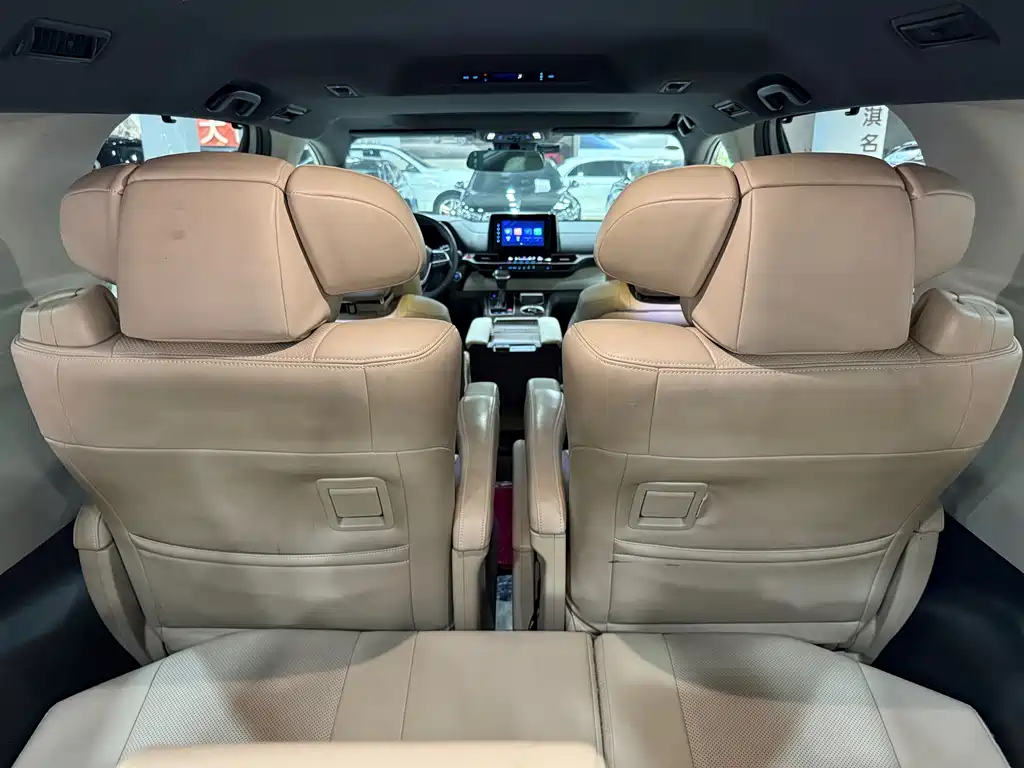 Toyota Sienna 2023 — фото 11