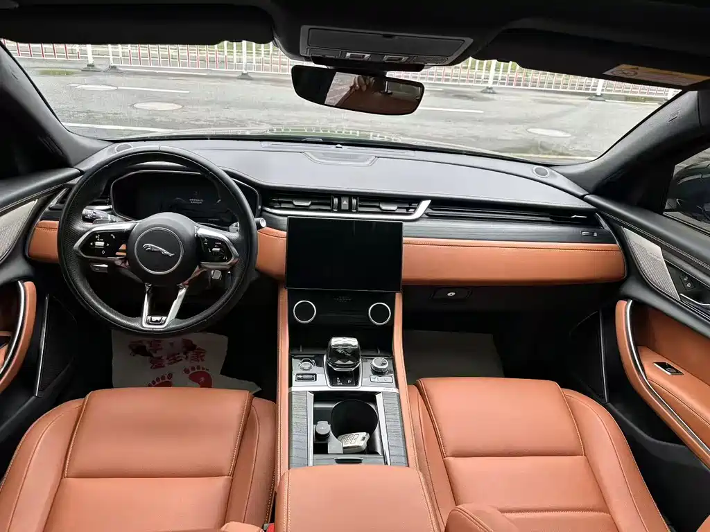 Jaguar XEL 2023 — фото 14
