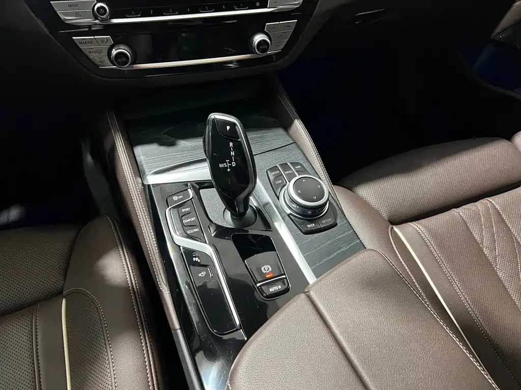 BMW 5 Series 2022 — фото 15