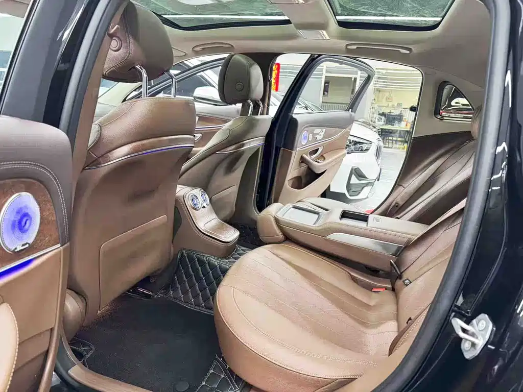 Mercedes-Benz E-Class 2023 — фото 8