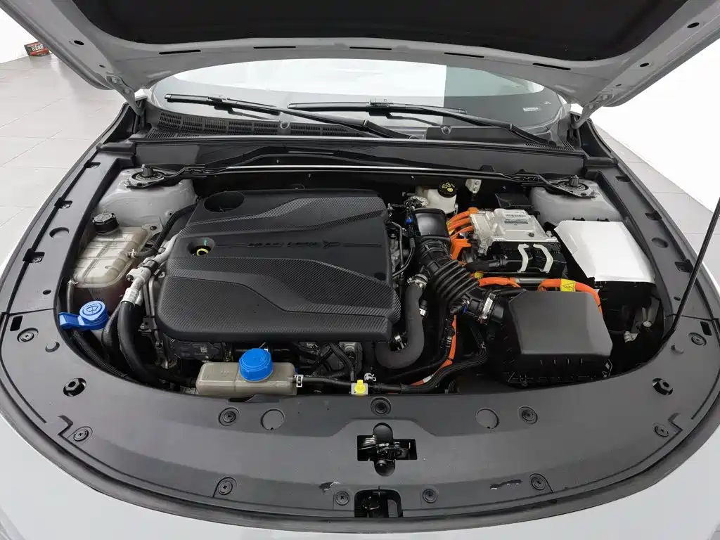 Changan UNI-V Smart Electric Idd 2023 — фото 6