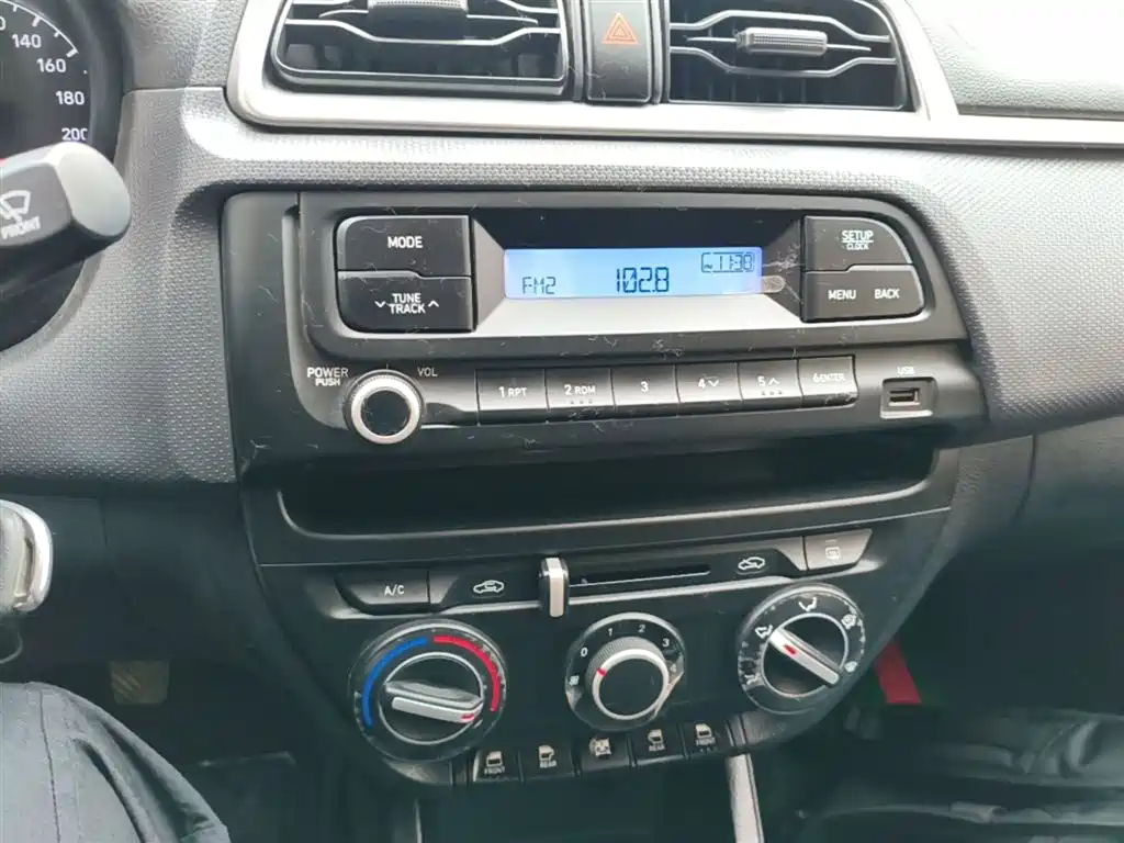 Hyundai Verna 2017 — фото 13