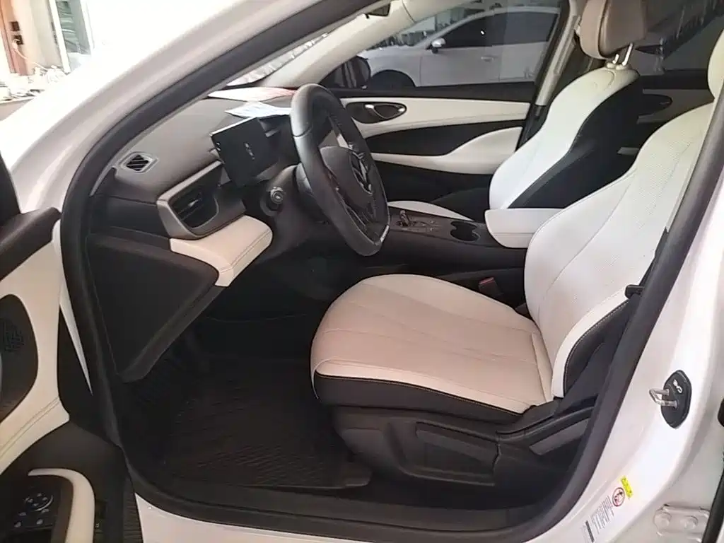 BYD Seal 05 DM-i 2025 — фото 15