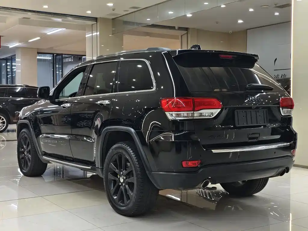 Jeep Grand Cherokee 2019 — фото 17