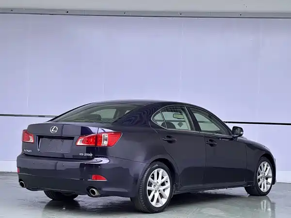 Lexus IS 2011