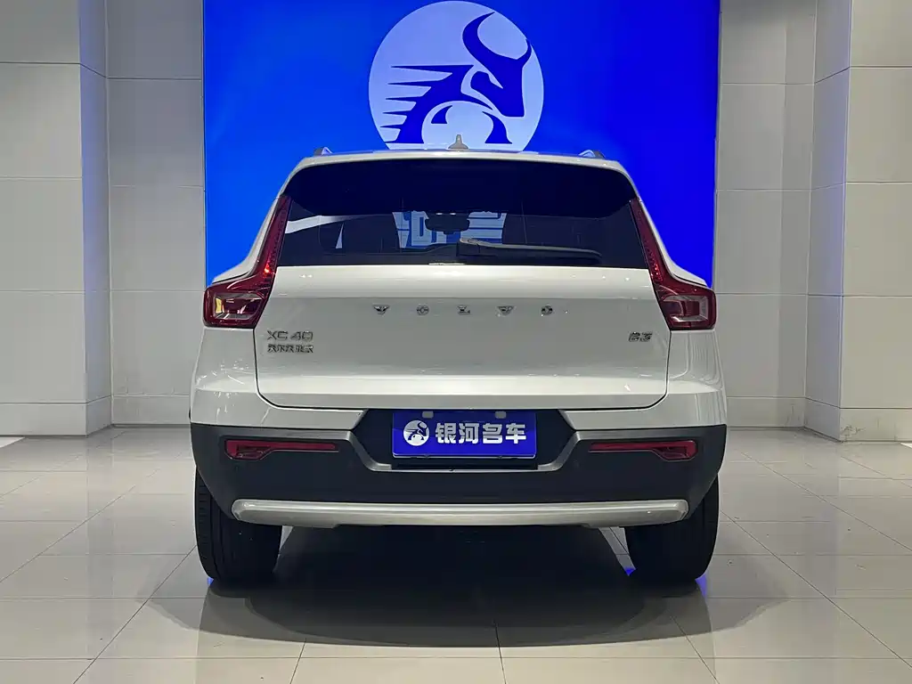 Volvo XC40 2023 — фото 14