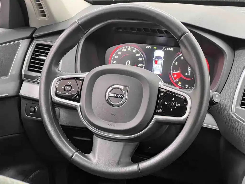 Volvo XC90 2019 — фото 18