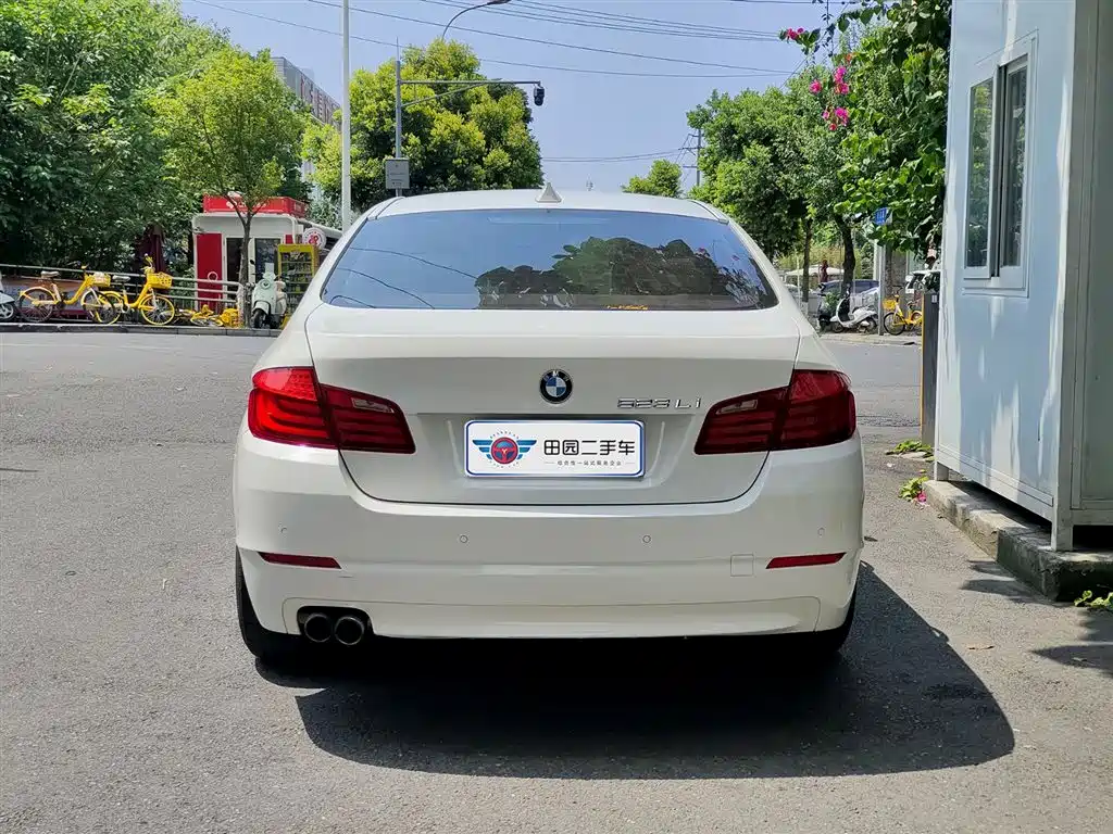 BMW 5 Series 2011