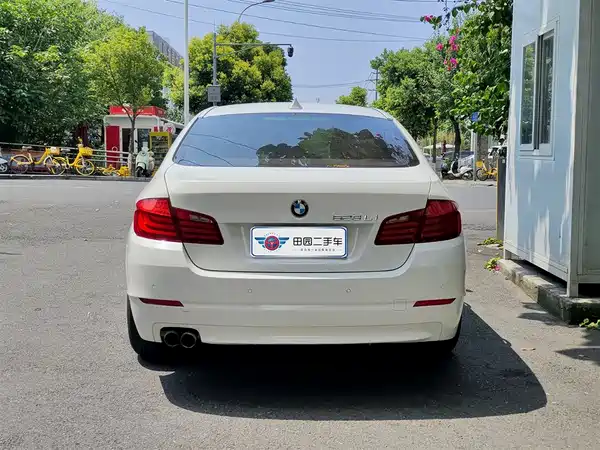 BMW 5 Series 2011