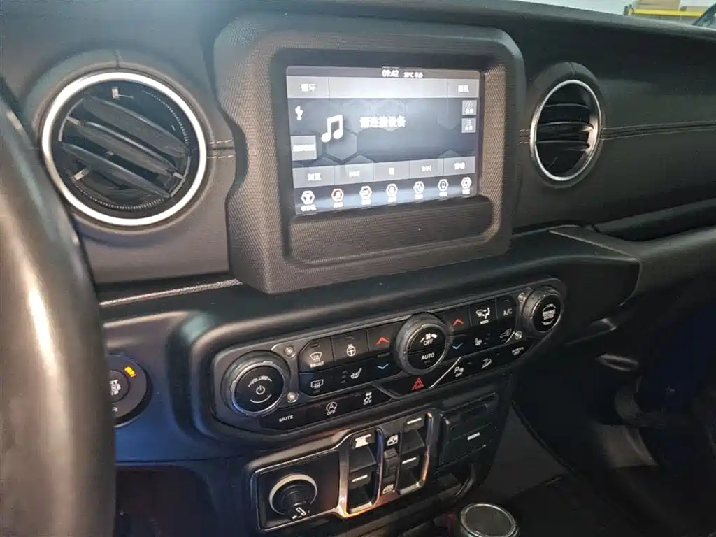 Jeep Wrangler 2020 — фото 13