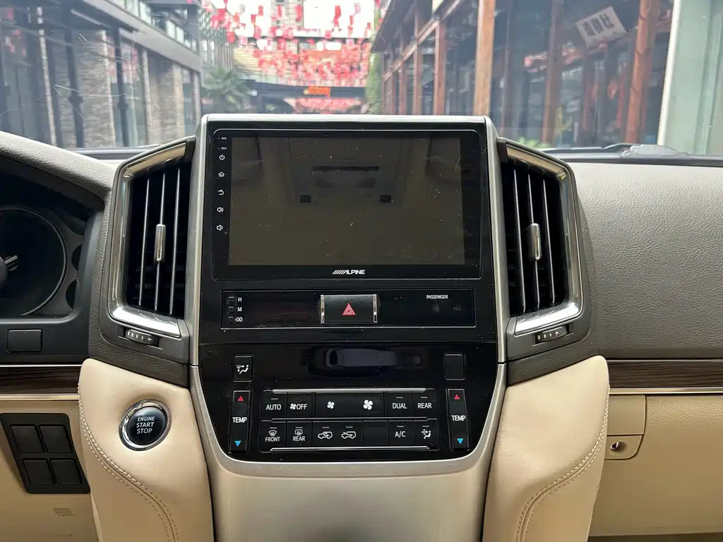 Toyota Land Cruiser 2020 — фото 10