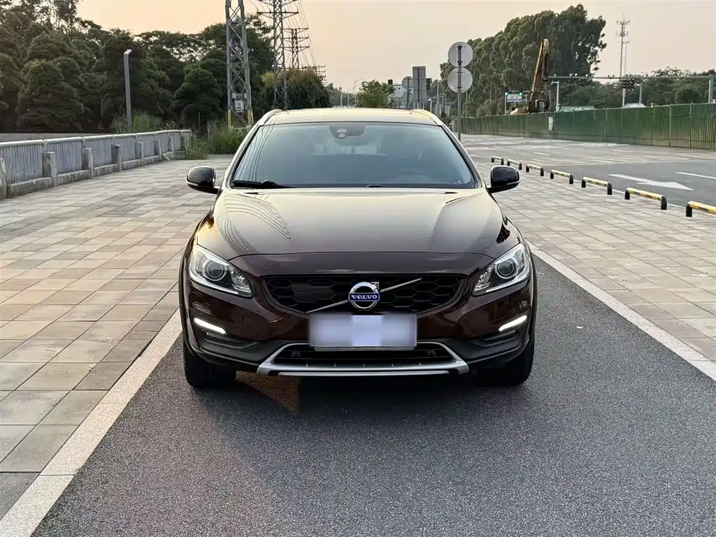 Volvo V60 2018 — фото 21
