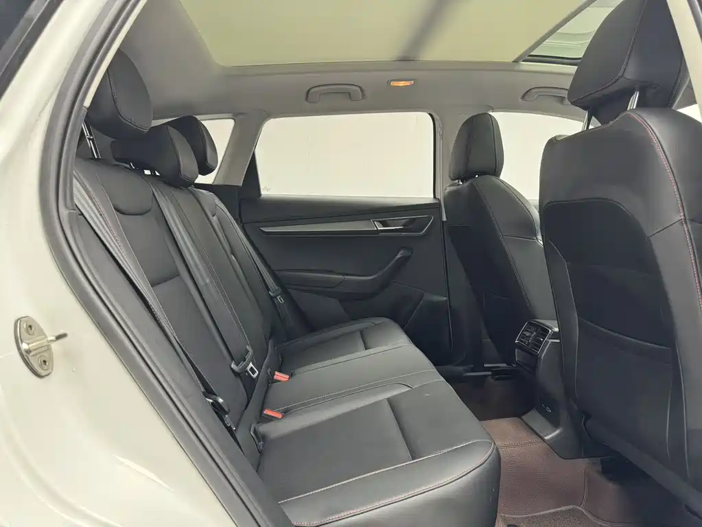 Skoda Karoq 2023 — фото 9